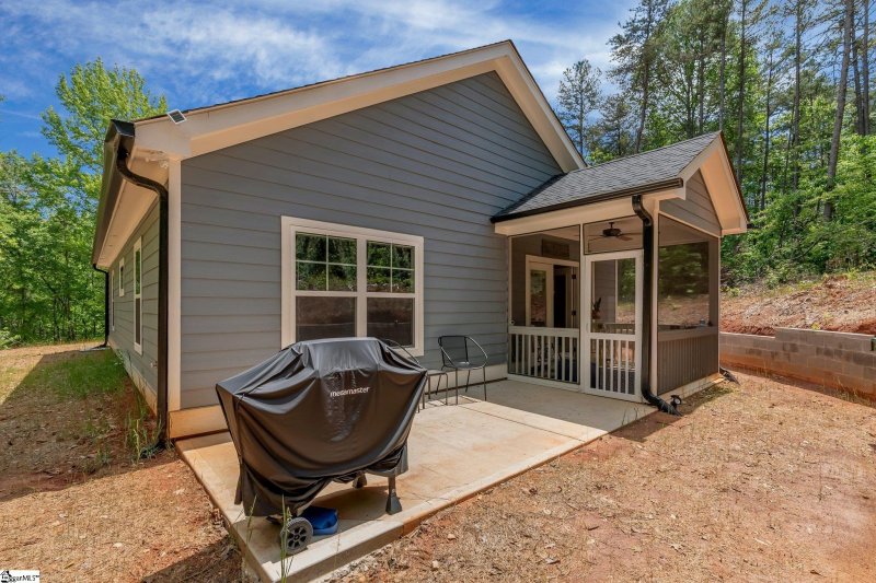 Property image 2 of 324 Sweetbriar Trail in Foxwood Hills, Westminster, SC 29693