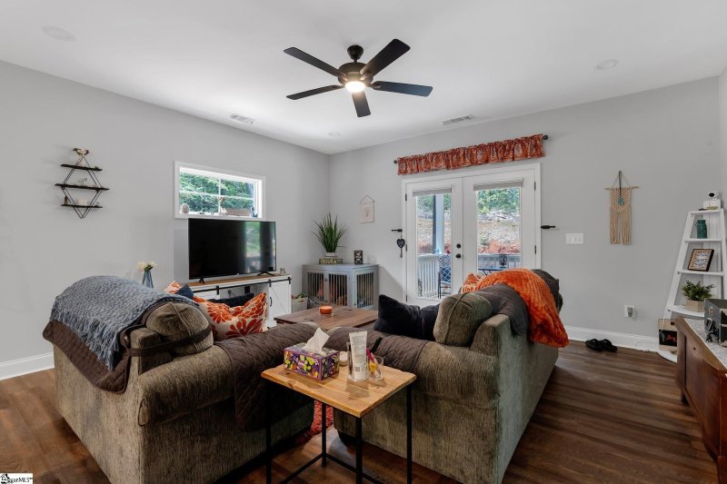 Property image 4 of 324 Sweetbriar Trail in Foxwood Hills, Westminster, SC 29693