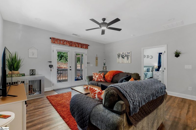 Property image 5 of 324 Sweetbriar Trail in Foxwood Hills, Westminster, SC 29693