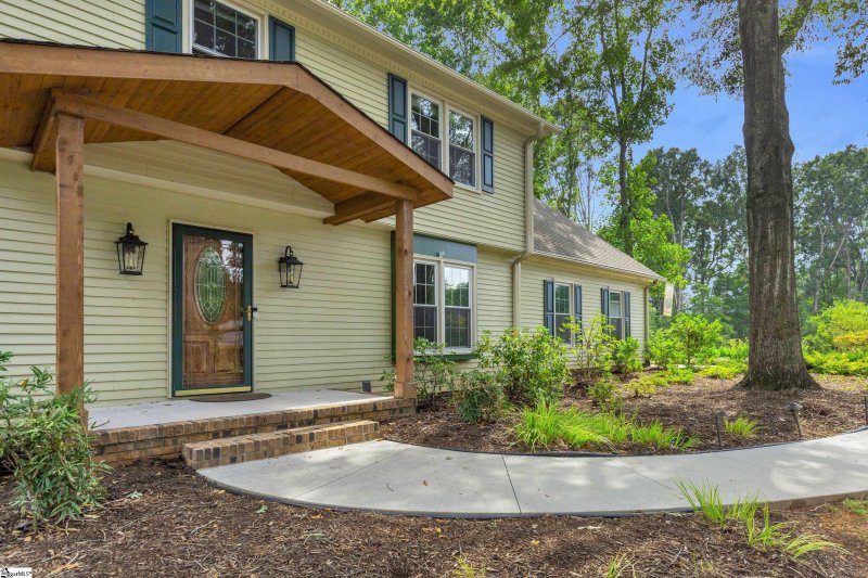 Property image 2 at 109 Red Oak Court, Simpsonville, SC 29681