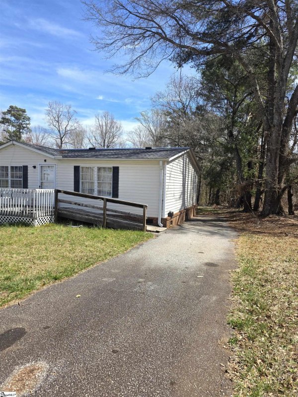 Property image 2 of 400 Roe Road in Twin Lakes, Greenville, SC 29611