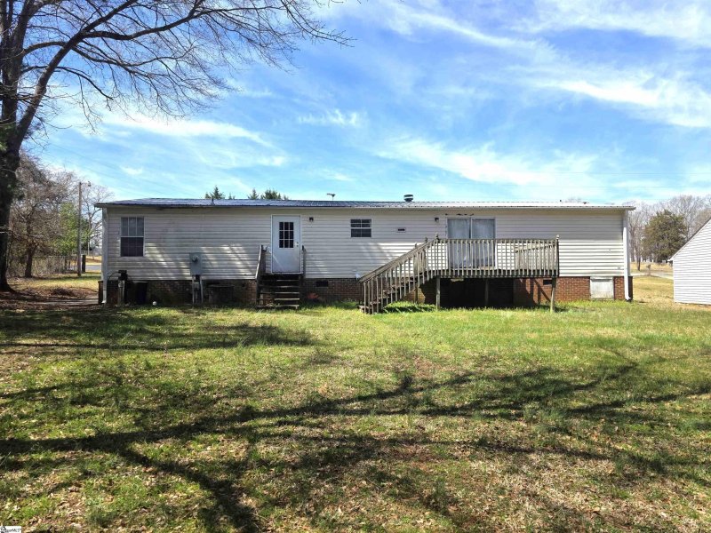 Property image 4 of 400 Roe Road in Twin Lakes, Greenville, SC 29611