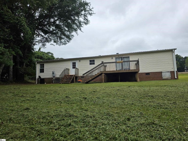 Property image 5 of 400 Roe Road in Twin Lakes, Greenville, SC 29611