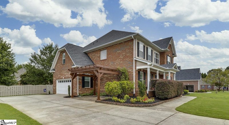 Property image 3 of 6 Pond Bluff Lane in Plantation Greene, Greenville, SC 29607