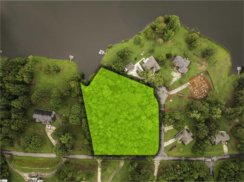 Property image 3 of 105 Bayview Court in Lake Rabon Estates, Laurens, SC 29360