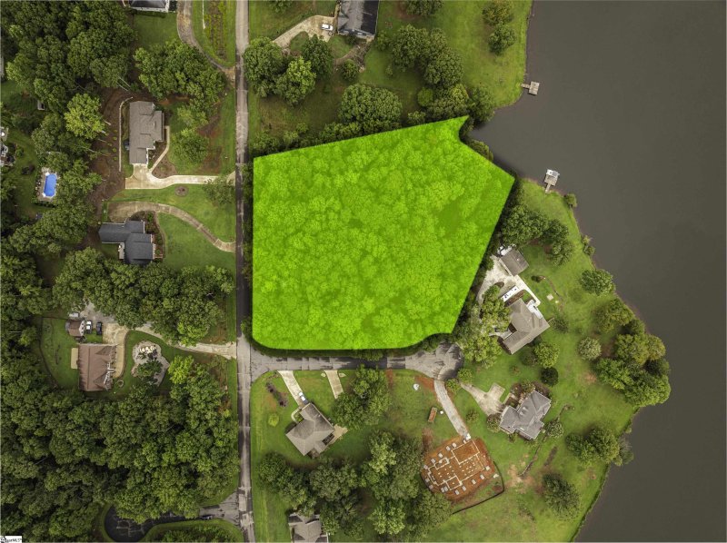 Property image 4 of 105 Bayview Court in Lake Rabon Estates, Laurens, SC 29360