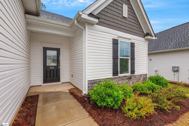 Property image 3 of 533 Clairbrook Court in Oakton, Greer, SC 29651