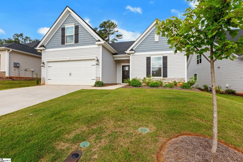 Property image 5 of 545 Clairbrook Court in Oakton, Greer, SC 29651