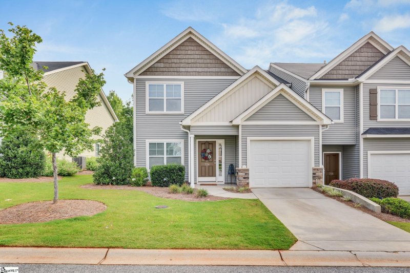 Property image 2 of 724 Elmbrook Drive in Townes at Brookwood, Simpsonville, SC 29681