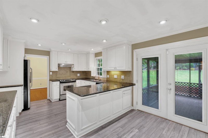 Property image 3 at 299 Heathwood Drive, Spartanburg, SC 29307