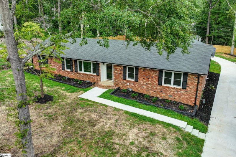 Property image 2 of 127 Wilbon Circle in Forest Park, Simpsonville, SC 29681