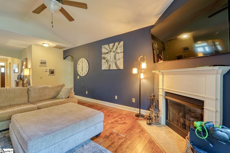 Property image 5 of 921 Benchmark Drive in Carriage Gate, Wellford, SC 29385