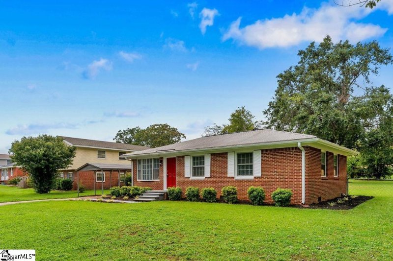 Property image 3 at 202 Old Farm Road, Moore, SC 29369-9308