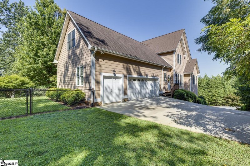 Property image 5 at 18 Glens Choice Court, Greenville, SC 29609