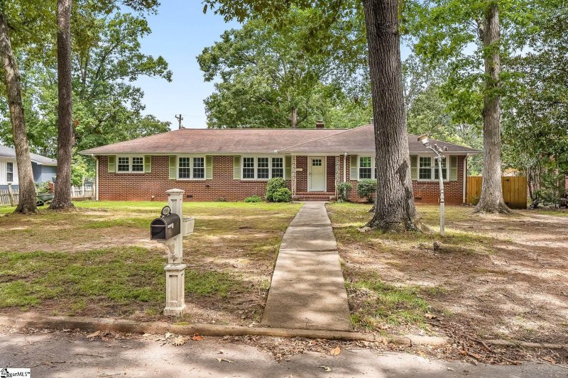 Woodland Heights, Anderson Community