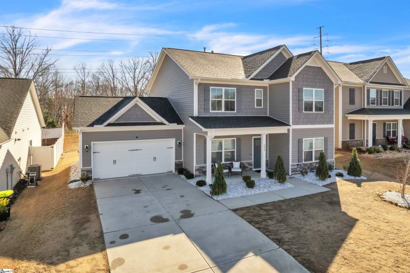 Property image 2 of 504 Reedy Springs Lane in Reedy Springs, Greenville, SC 29605