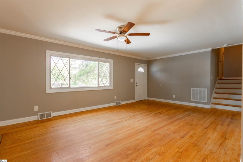 Property image 2 at 110 E Belvedere Road, Greenville, SC 29605