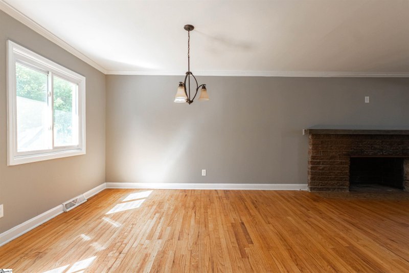 Property image 5 at 110 E Belvedere Road, Greenville, SC 29605