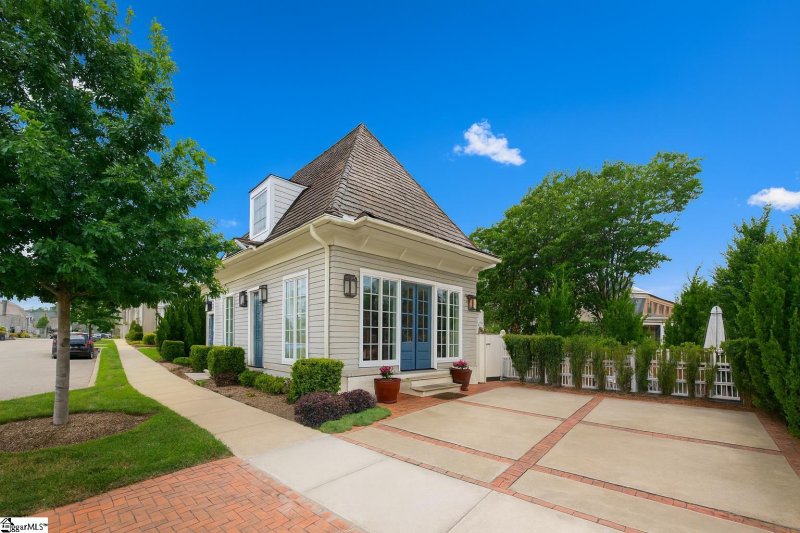 Property image 4 of 33 Bowman Road in Hartness, Greenville, SC 29615