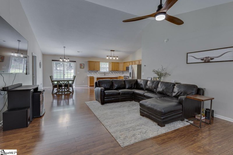 Property image 3 at 15 Patriots Pride Court, Simpsonville, SC 29680