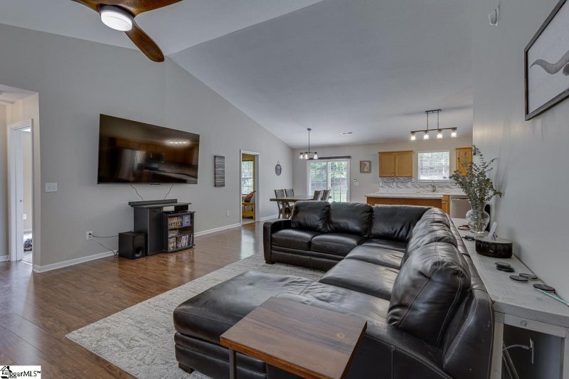 Property image 4 at 15 Patriots Pride Court, Simpsonville, SC 29680