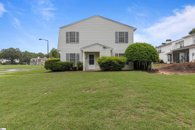 Property image 2 at 2 Birchview Street, Taylors, SC 29687-4193