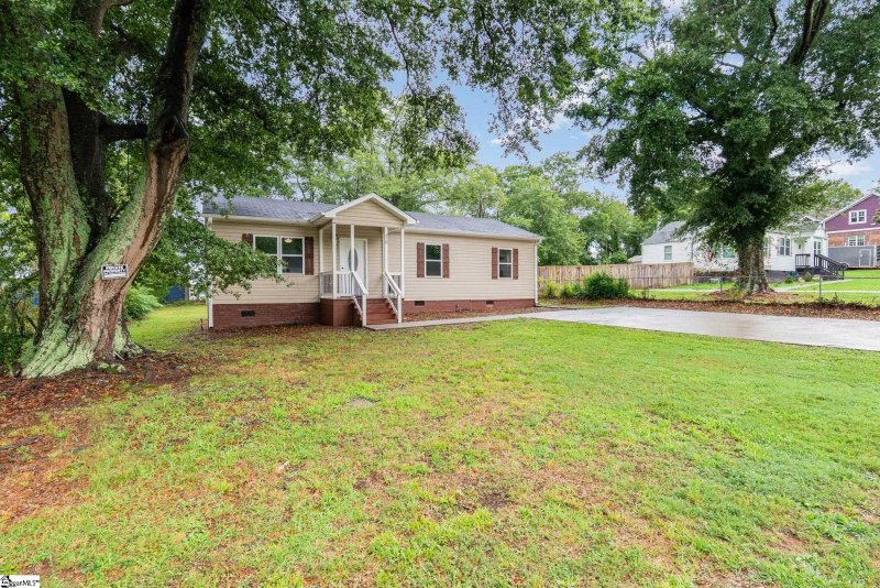 Property image 3 of 320 Crosby Circle in Paramount Park, Greenville, SC 29605