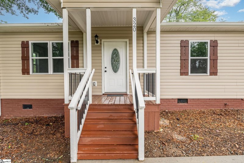 Property image 4 of 320 Crosby Circle in Paramount Park, Greenville, SC 29605