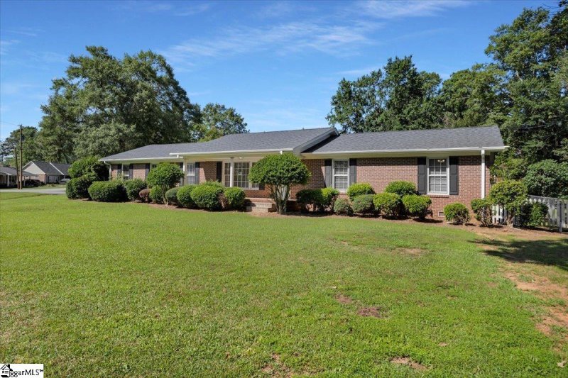 Property image 2 at 302 Portsmouth Drive, Greenville, SC 29617