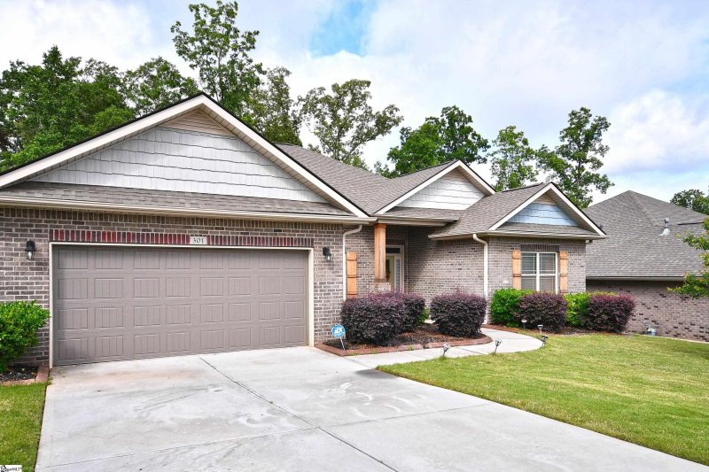Property image 2 of 301 Beaver Lodge Way in Hidden Lake Preserve, Greenville, SC 20605