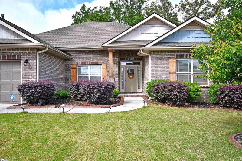 Property image 4 of 301 Beaver Lodge Way in Hidden Lake Preserve, Greenville, SC 20605