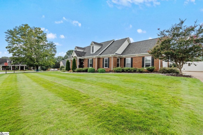 Property image 2 at 1 Clevington Court, Simpsonville, SC 29681