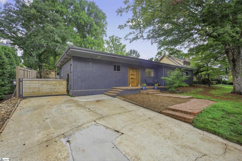 Property image 2 of 219 E Avondale Drive in North Main, Greenville, SC 29609