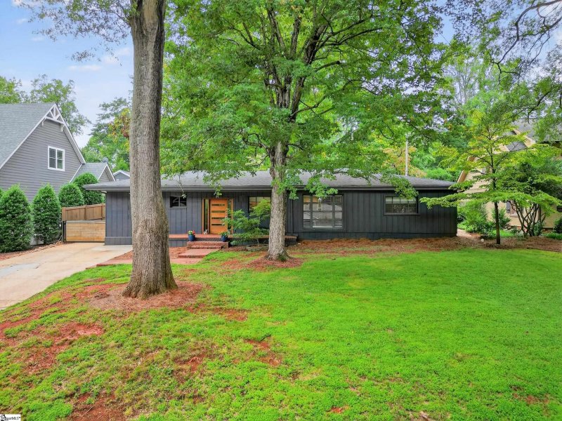 Property image 3 of 219 E Avondale Drive in North Main, Greenville, SC 29609