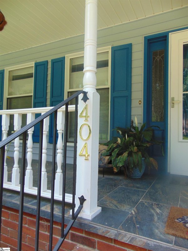 Property image 3 of 404 Hillpine Drive in Poinsettia, Simpsonville, SC 29681