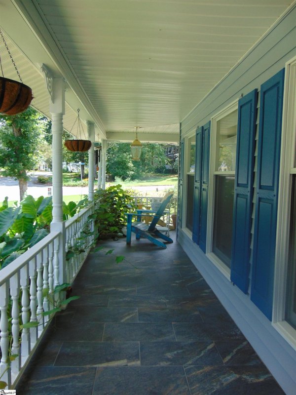 Property image 5 of 404 Hillpine Drive in Poinsettia, Simpsonville, SC 29681