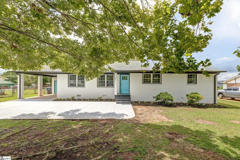 Holiday Acres, Laurens Community