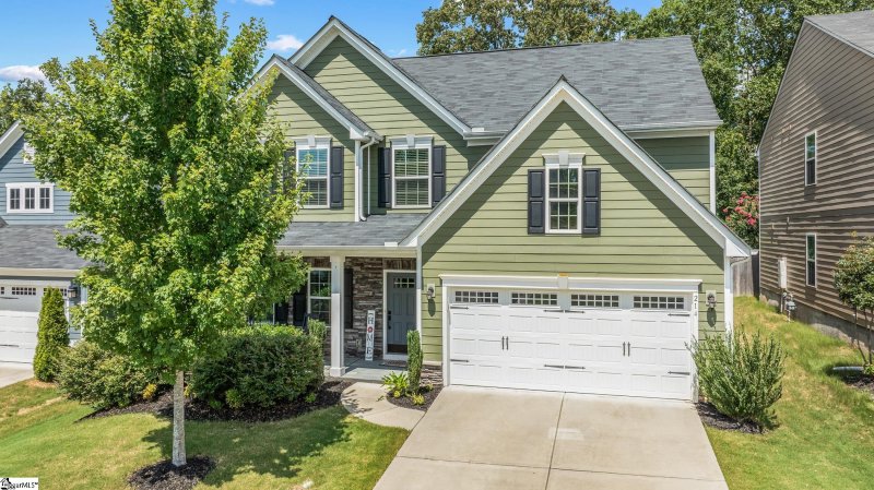 Property image 2 of 214 Limberlock Way in Briar Oak, Simpsonville, SC 29681