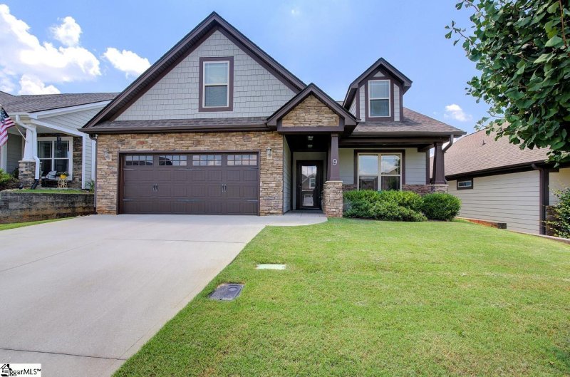 Property image 2 of 9 Bromwell Way in Benton Park, Easley, SC 29642