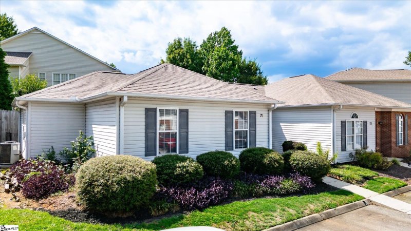 Foxfield Common, Greer Community