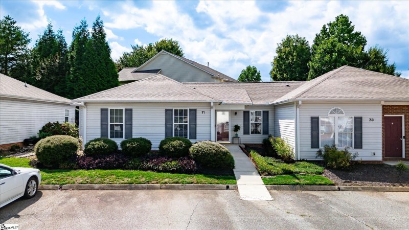 Property image 2 of 71 Huntress Drive in Foxfield Common, Greer, SC 29651