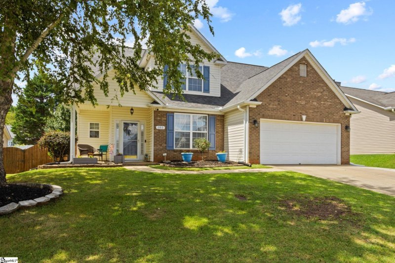Property image 2 of 105 Worcester Lane in Hamilton Park, Easley, SC 29642