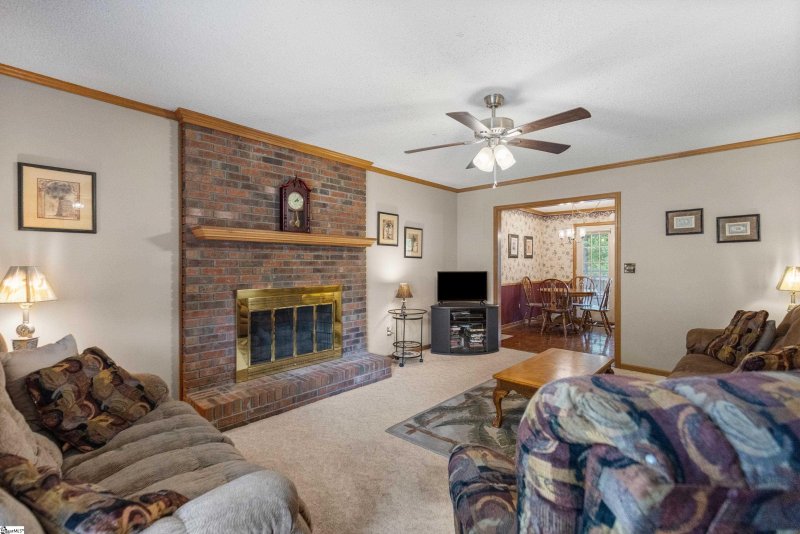 Property image 3 at 6 Milford Court, Taylors, SC 29687