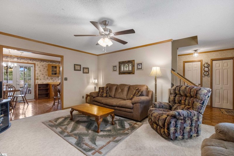 Property image 4 at 6 Milford Court, Taylors, SC 29687