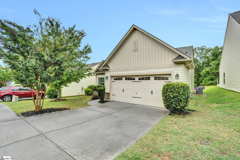 Property image 2 at 104 Penrith Court, Simpsonville, SC 29681