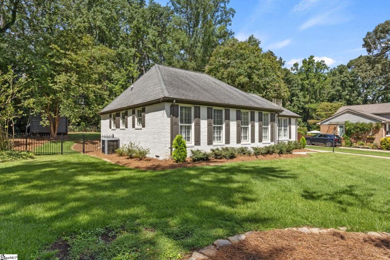 Property image 3 at 4940 Crosscreek Lane, Greenville, SC 29615