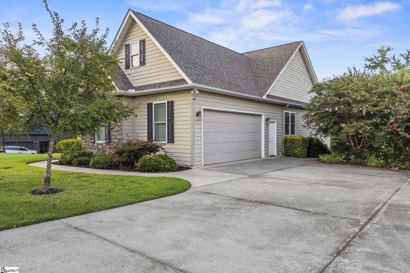 Property image 3 at 137 Crawford Lake Drive, Easley, SC 29642