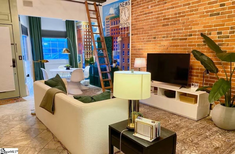 Property image 3 of 102 W North Street in Downtown, Greenville, SC 29601