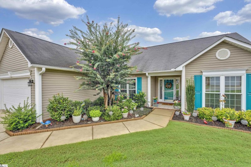 Lexington Place, Greenville Community