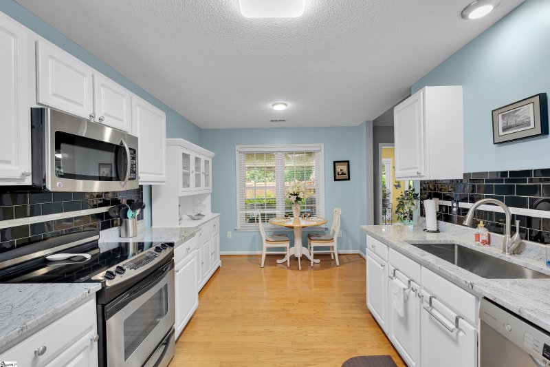 Property image 3 of 304 Lexington Place Way in Lexington Place, Greenville, SC 29615